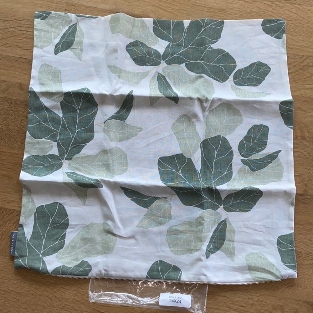 ✨2xHP✨ McGee & Co. Fiddle Leaf 24x24” pillow cover